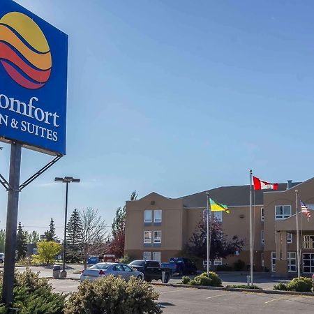 Comfort Inn & Suites Moose Jaw Exterior photo