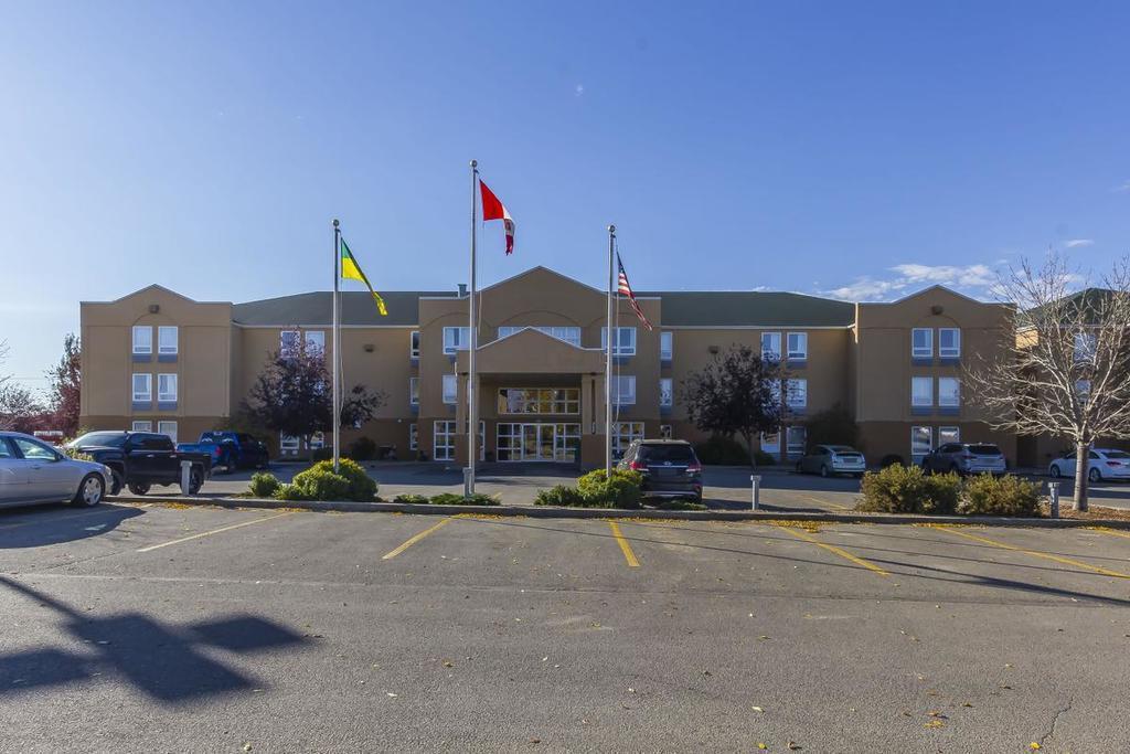 Comfort Inn & Suites Moose Jaw Exterior photo