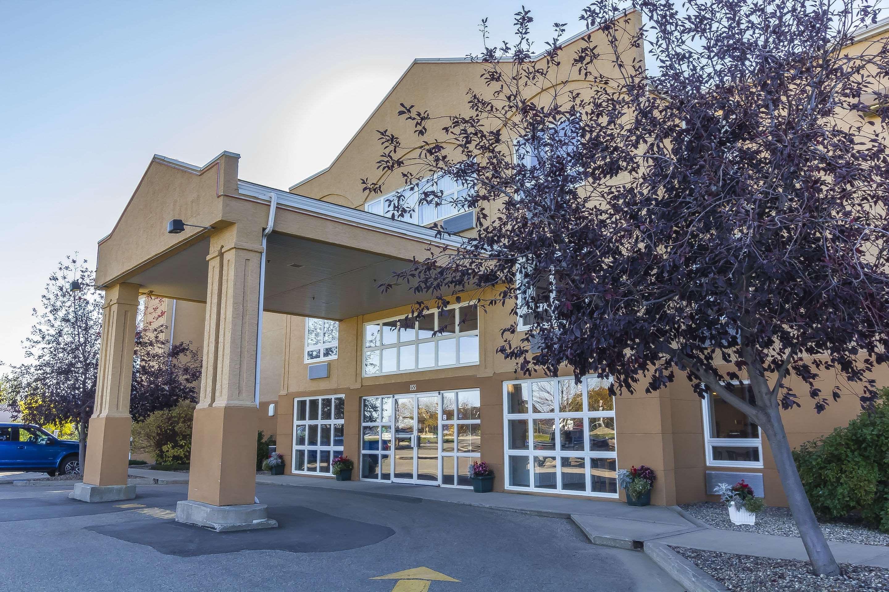 Comfort Inn & Suites Moose Jaw Exterior photo