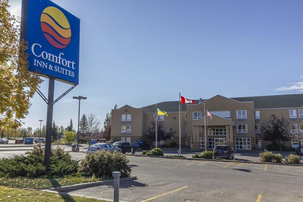 Comfort Inn & Suites Moose Jaw Exterior photo